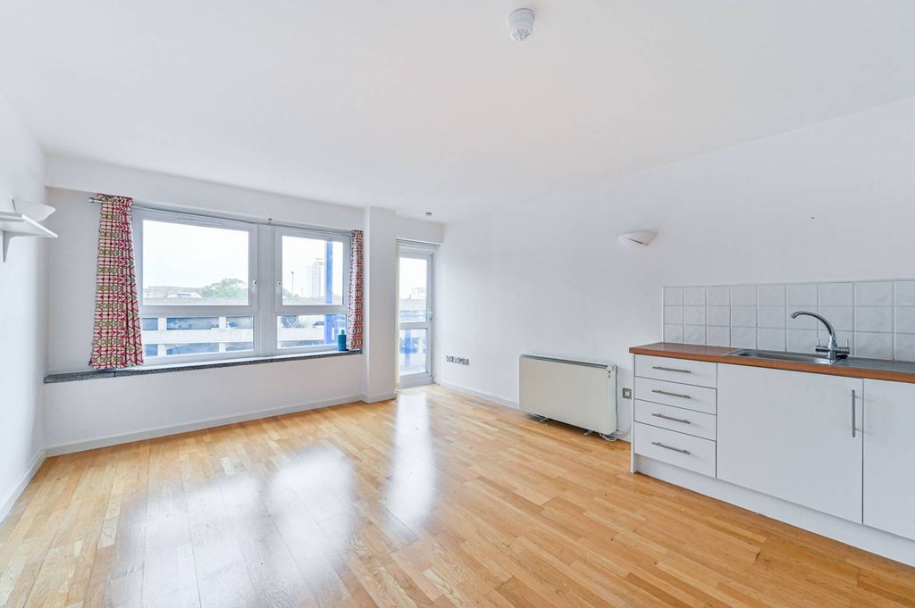 Property photo 2 of 8