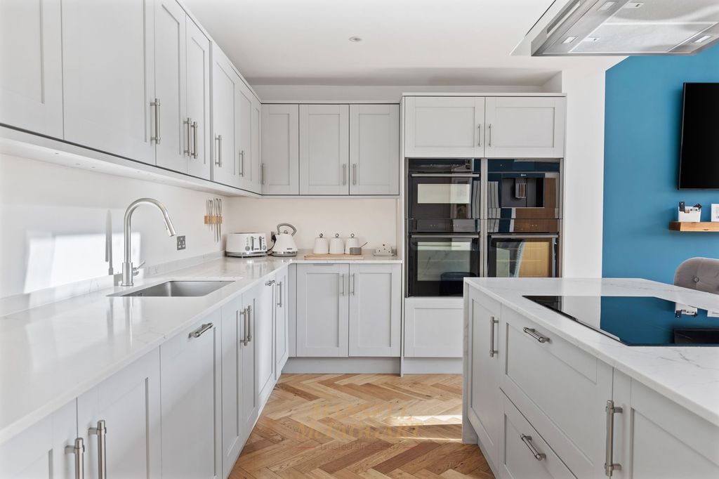 Property photo 3 of 30