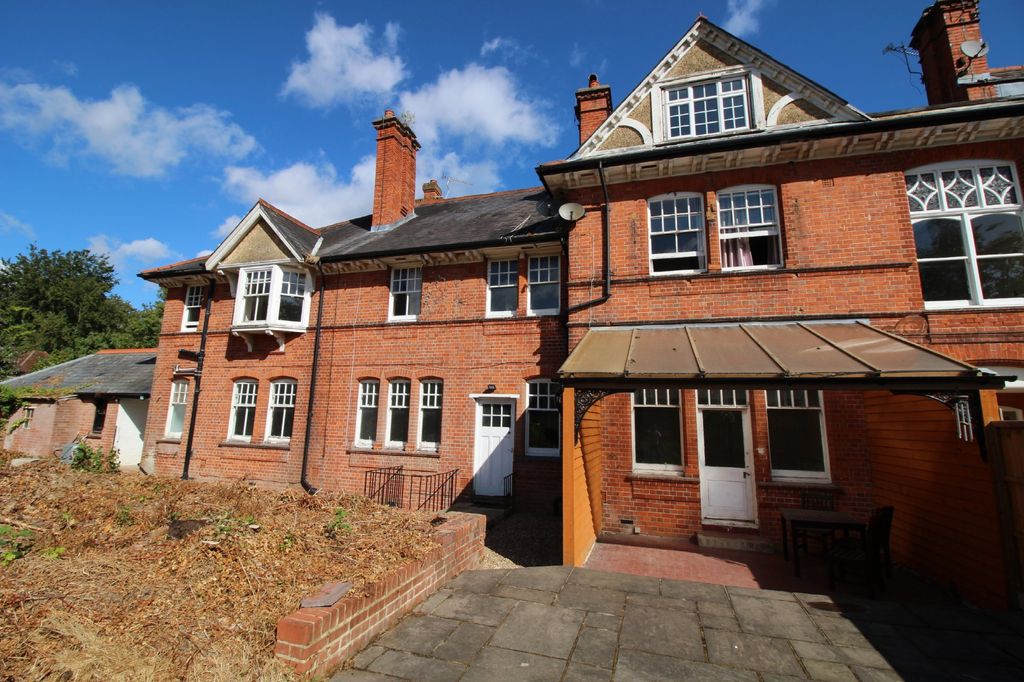 Property photo 2 of 10