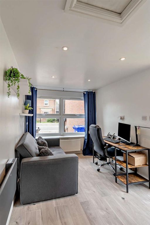 Property photo 3 of 26 8698594-Interior10-800.Jpg