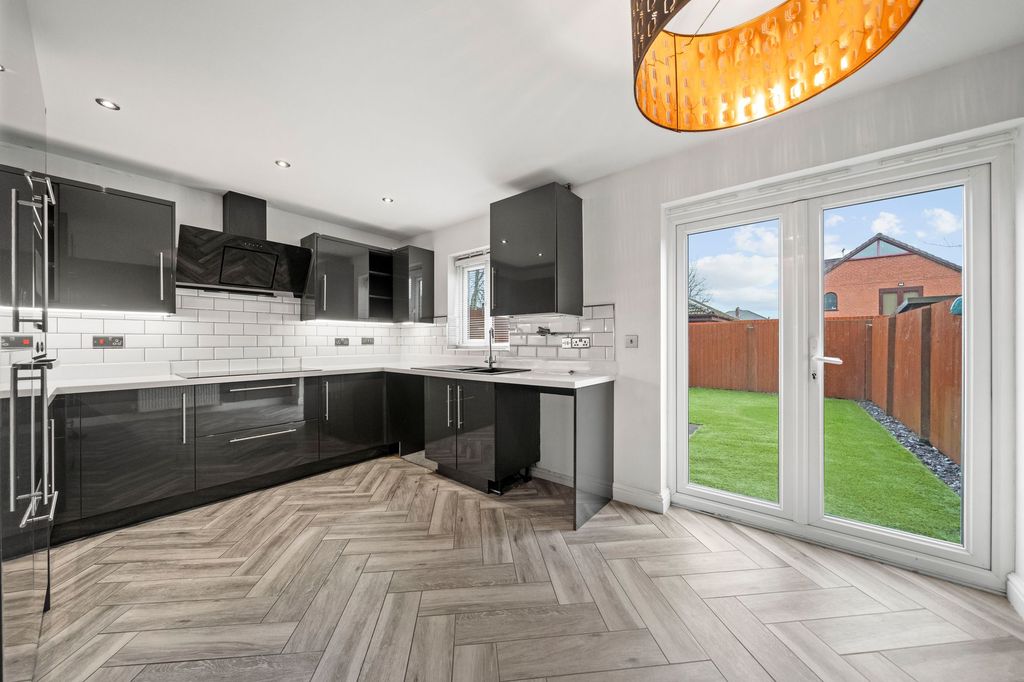 Property photo 3 of 23