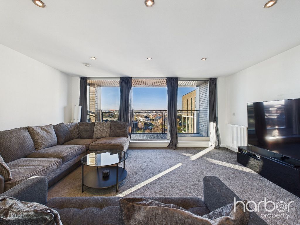 Property photo 3 of 17 4690305