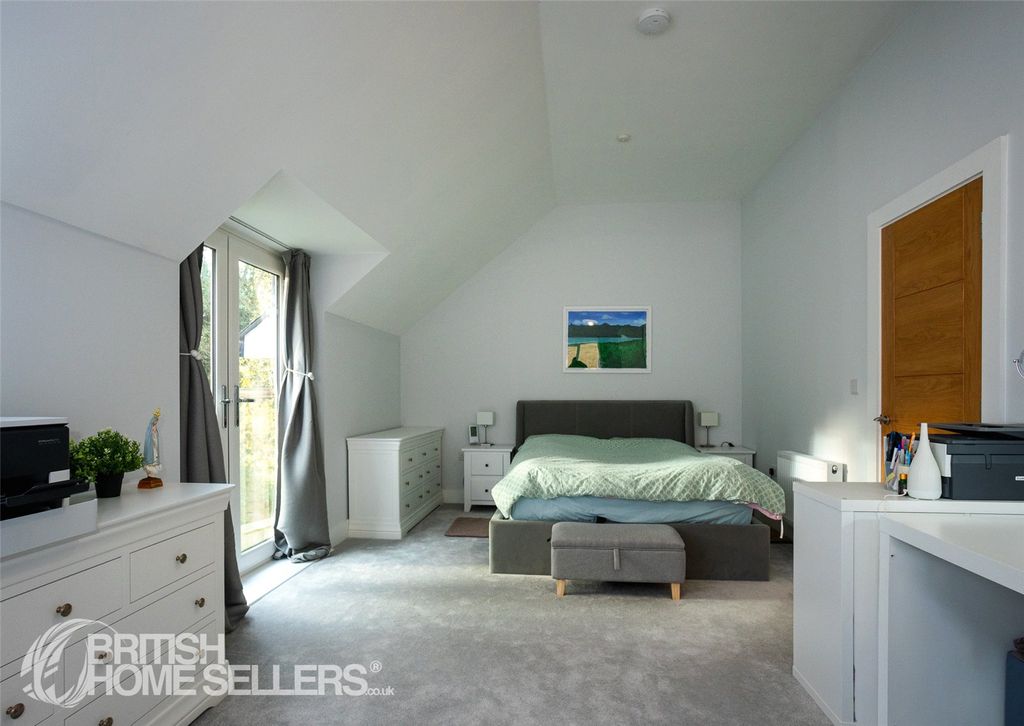 Property photo 2 of 19 Picture No. 23