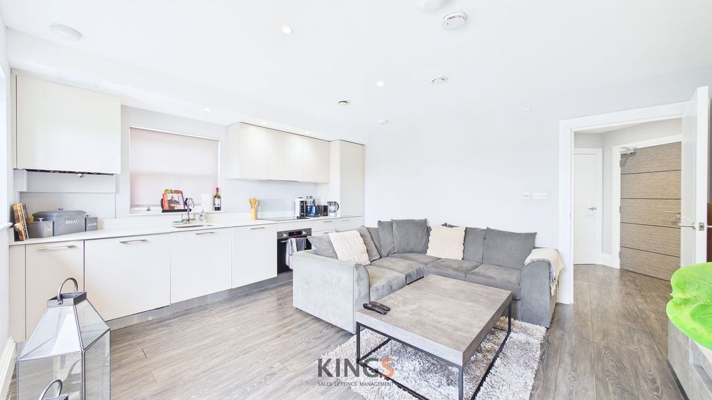 Additional image 7 of 2 bed flat for saleBell Lane, Brookmans Park AL9