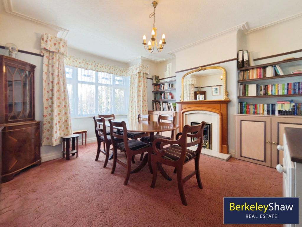 Property photo 3 of 18 Dining Room