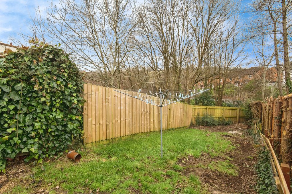 Property photo 3 of 16 Garden