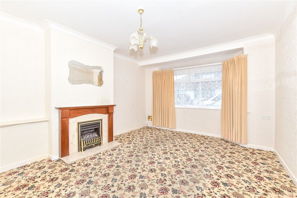 Property photo 1 of 8 Lounge