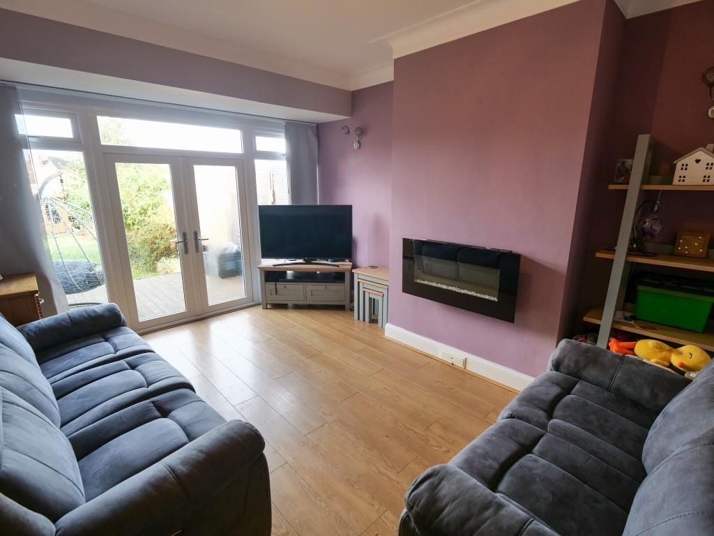 Property photo 3 of 14 Lounge