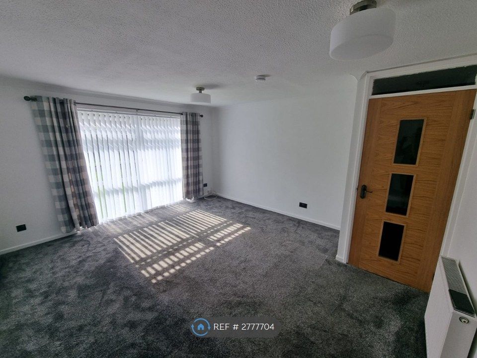 Property photo 3 of 16 Living Room