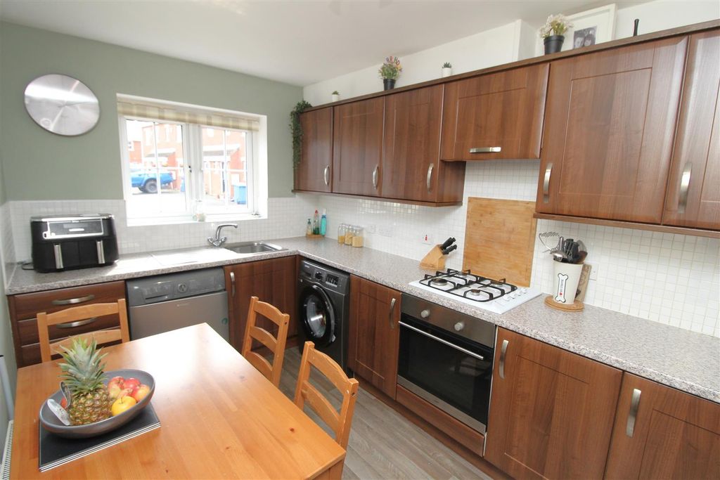 Property photo 3 of 12 Kitchen