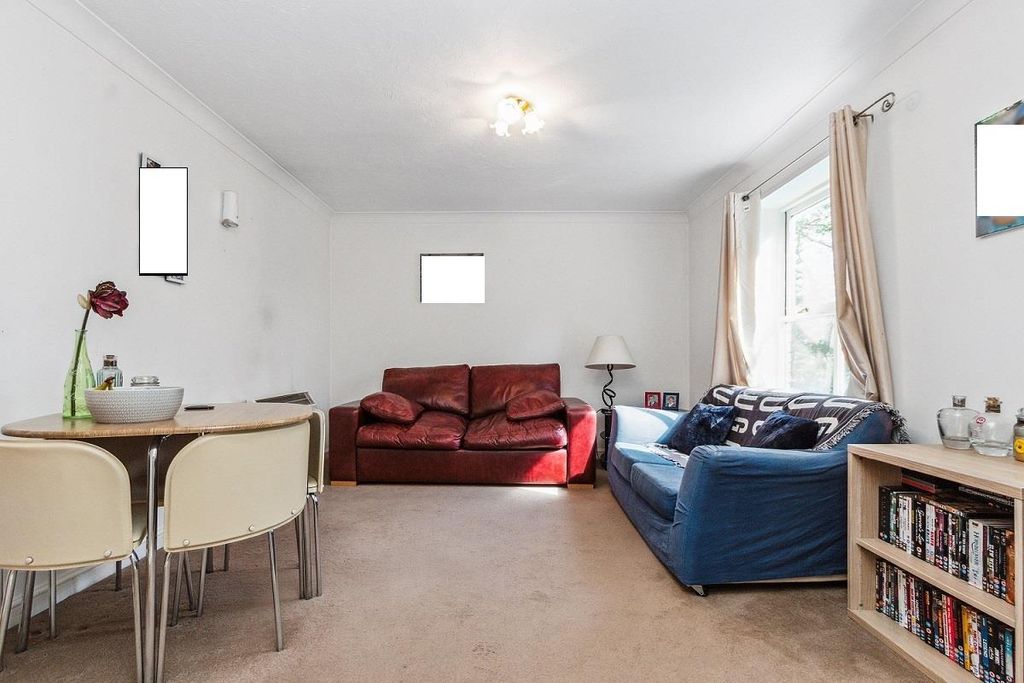 Property photo 2 of 7 5 Searle Court Cr4 3Sf Reception 1.Jpg