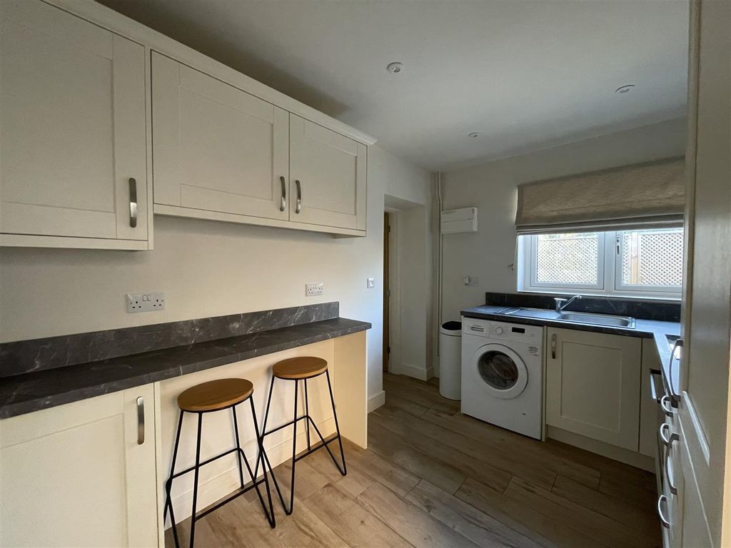 Property photo 2 of 13 Kitchen (2)Use.Jpeg