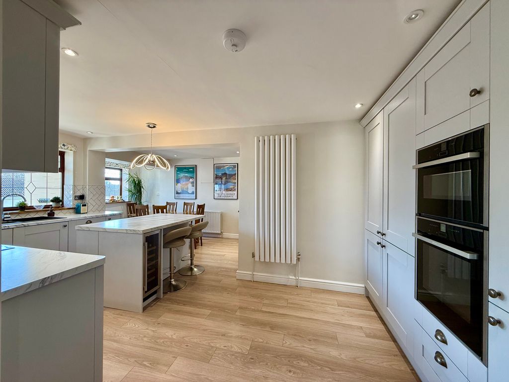 Property photo 2 of 15 Kitchen