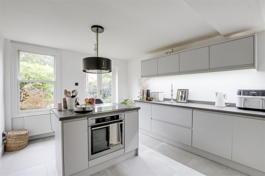 Property photo 3 of 24 27633.Jpg