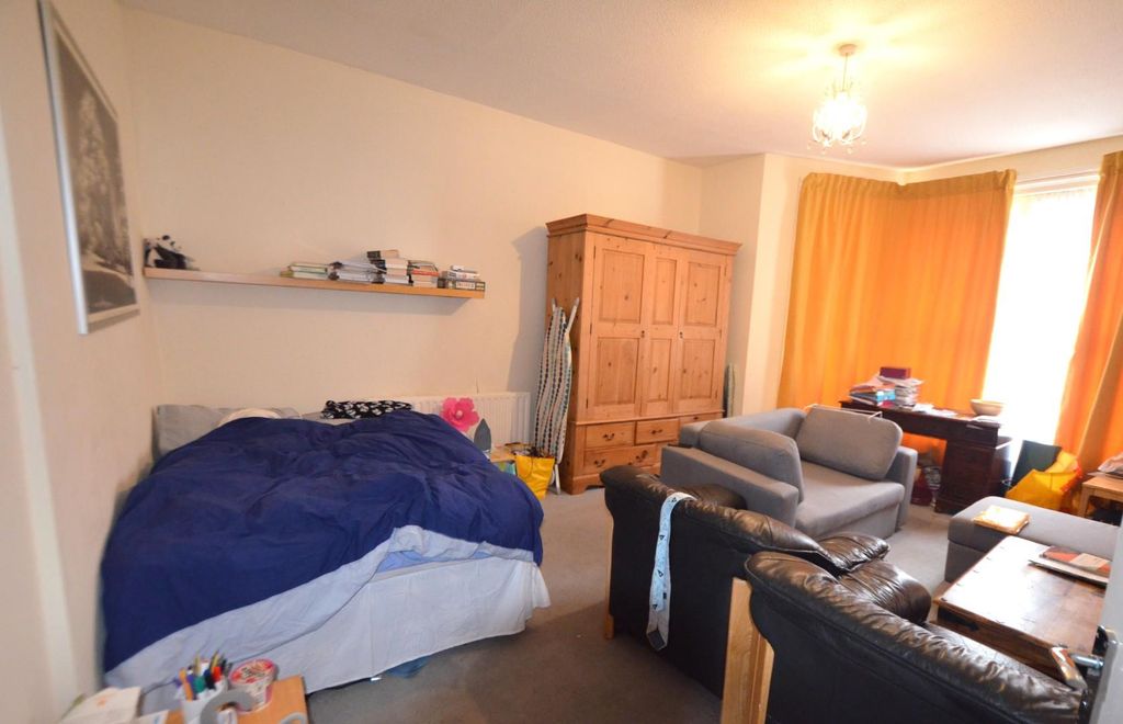 Property photo 3 of 6 Bedroom