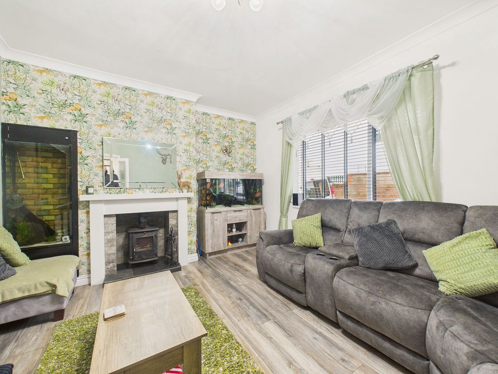 Property photo 2 of 12 Lounge