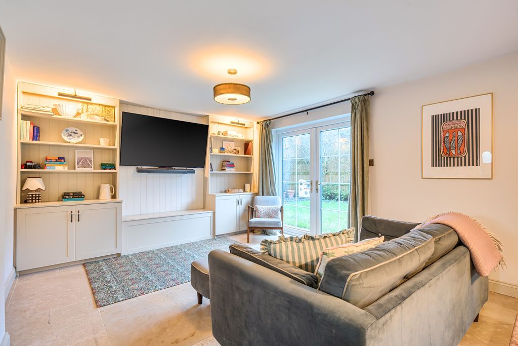 Property photo 3 of 11