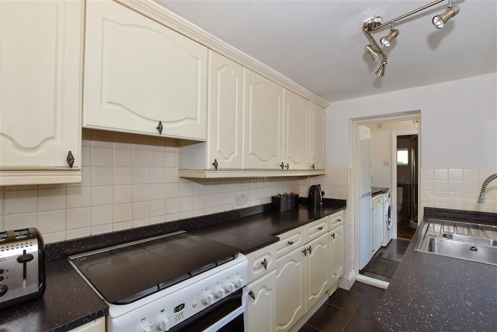 Property photo 3 of 9 Kitchen