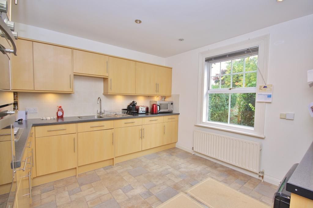 Property photo 2 of 8 Kitchen