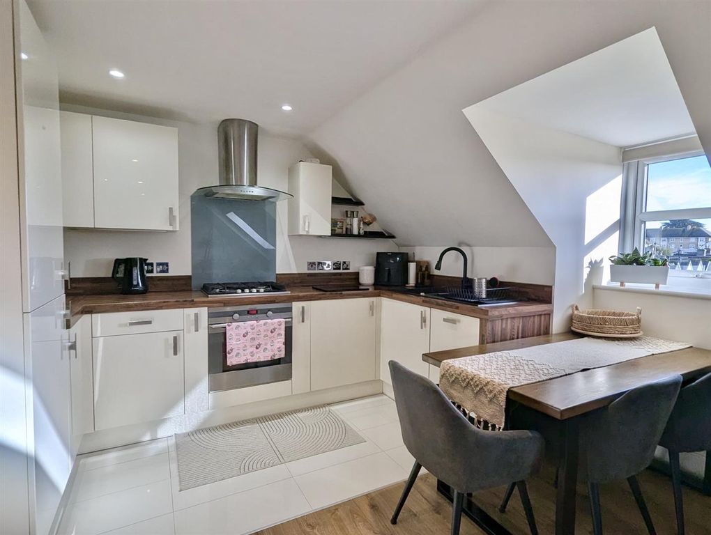 Property photo 3 of 16 Ababac4E-686D-4956-B85F-8F042308B7F1.Jpeg