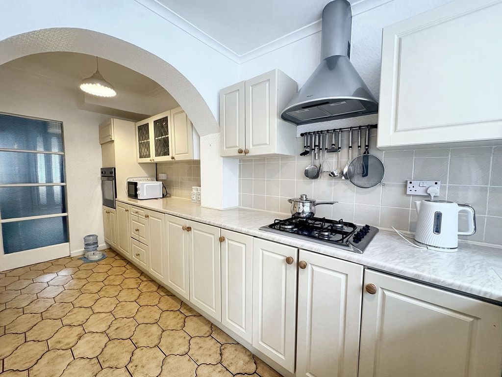 Property photo 3 of 47