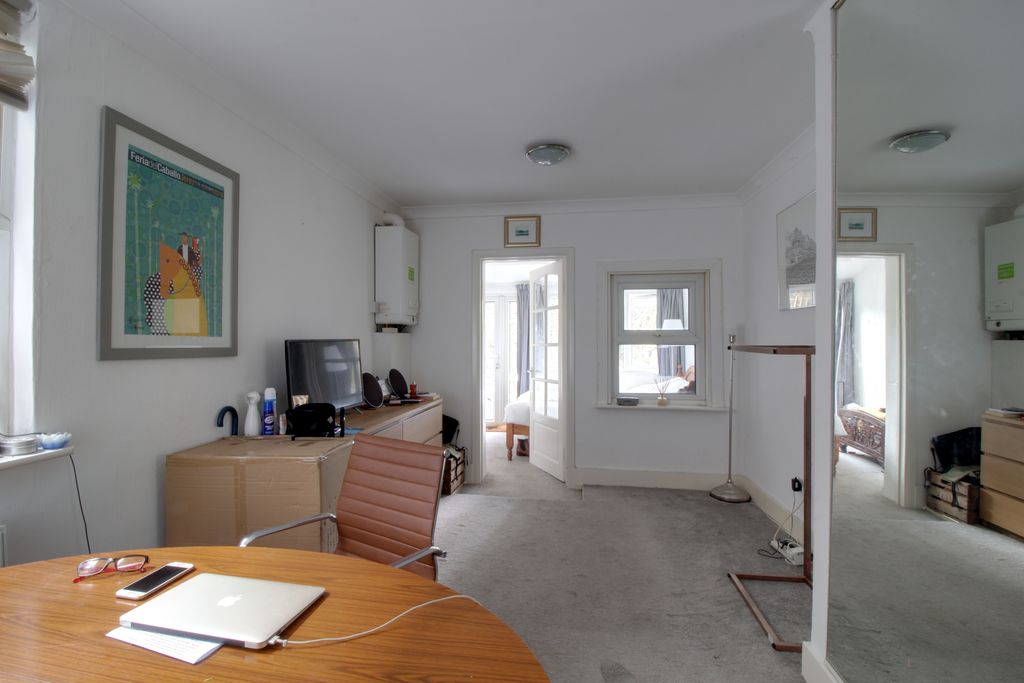 Property photo 3 of 6