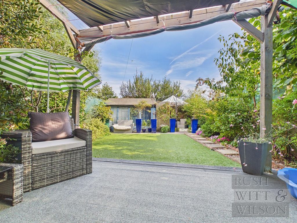 Property photo 2 of 33