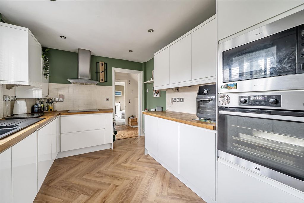 Property photo 2 of 25 1400701-16-6970Ff8d7Ec36.Jpg