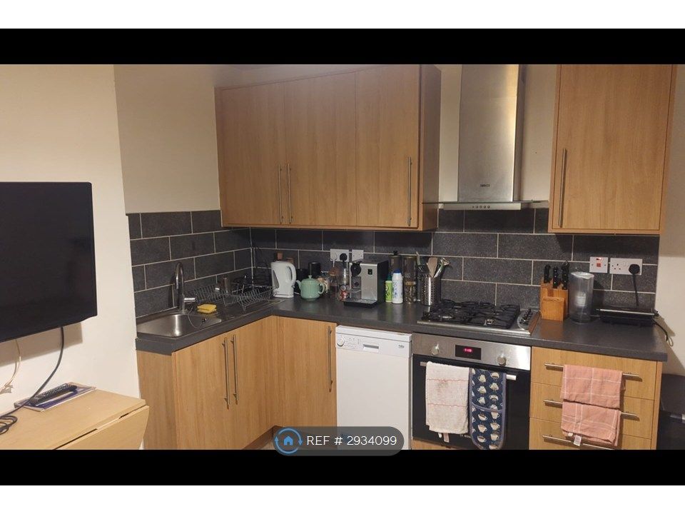 Property photo 3 of 8 Kitchen