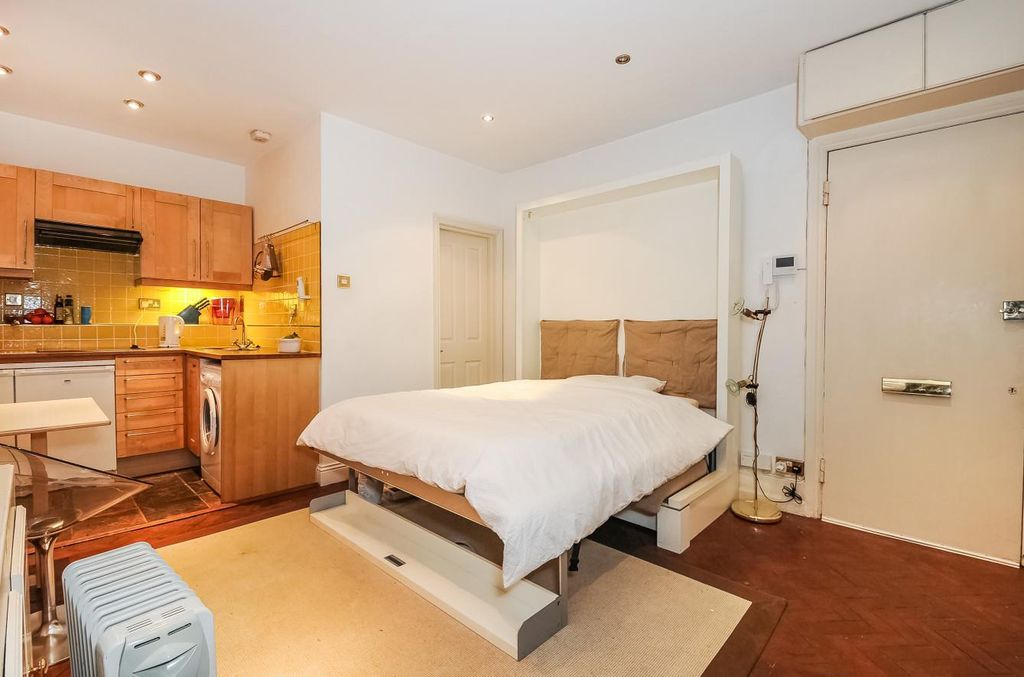 Property photo 1 of 7 Living Room