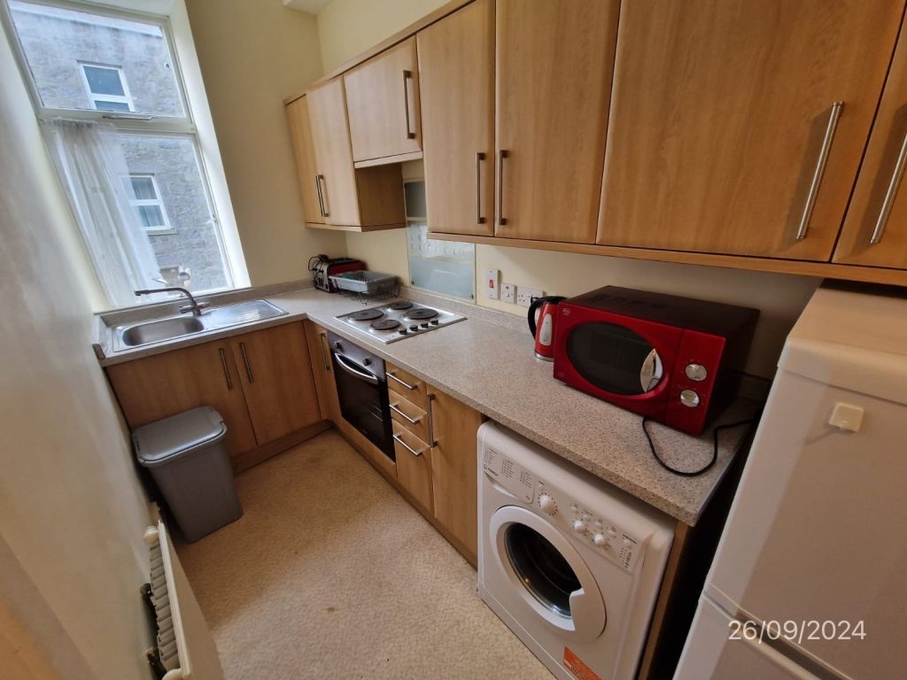 Property photo 2 of 6 Kitchen