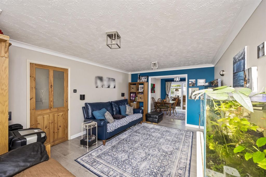 Property photo 2 of 19 Marlow Drive 27-015.Jpg