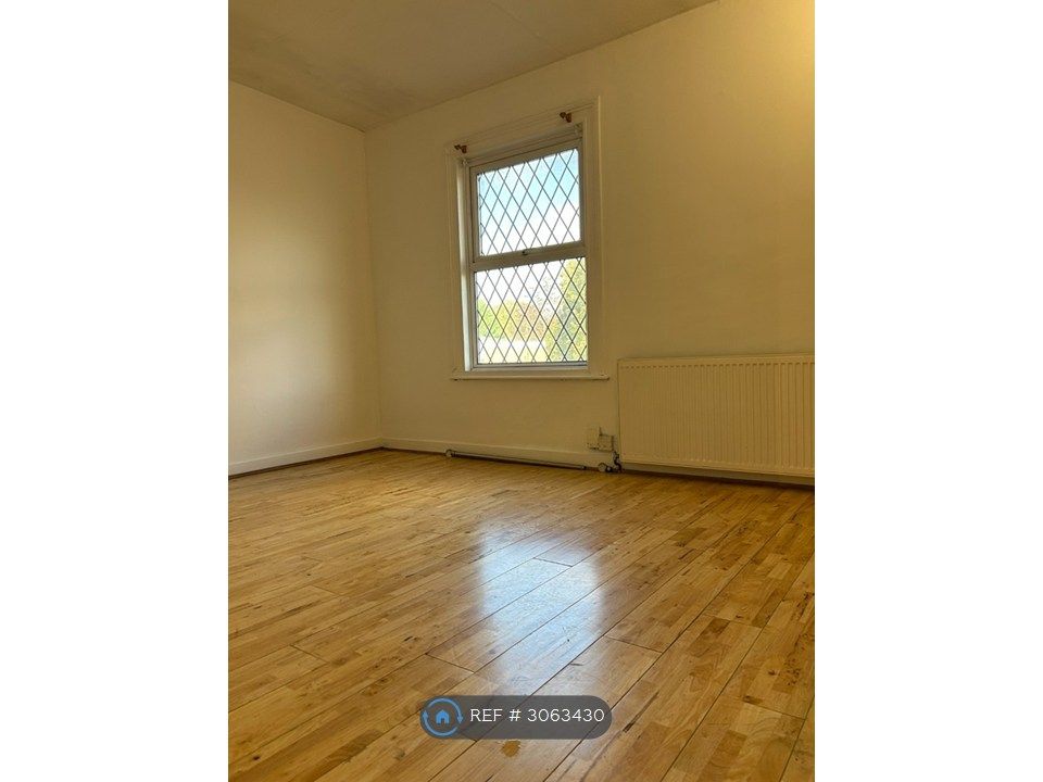 Property photo 2 of 16 Bed 1