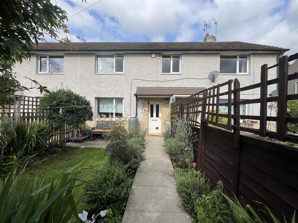 Property photo 1 of 18 External