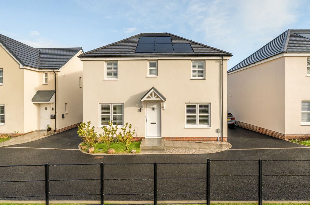 Property photo 1 of 22 1396353-2-695E585...