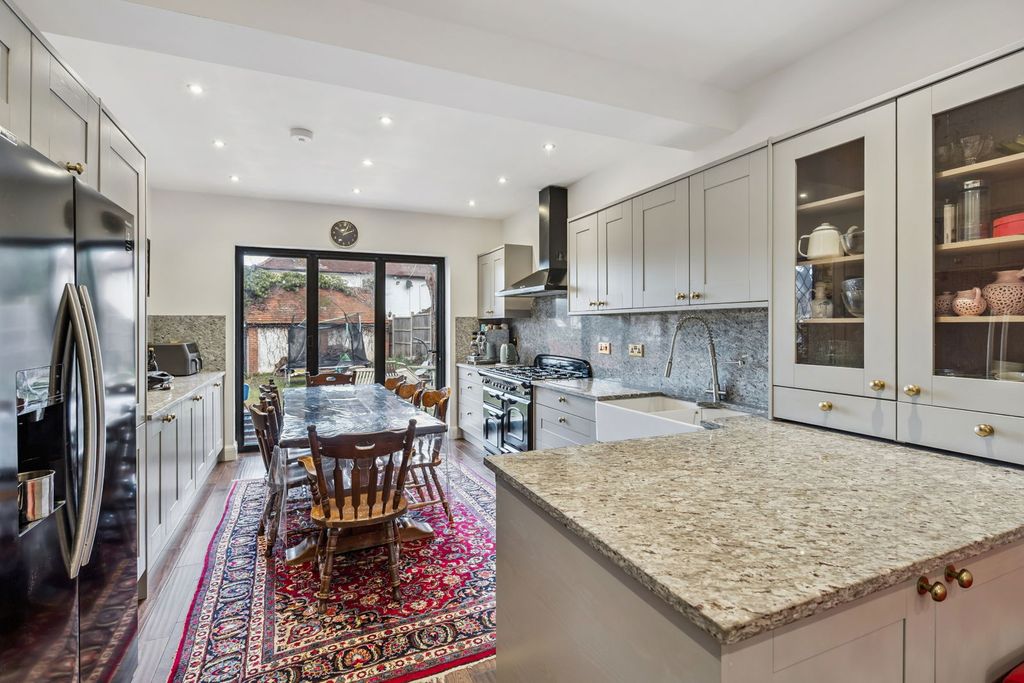 Property photo 3 of 25