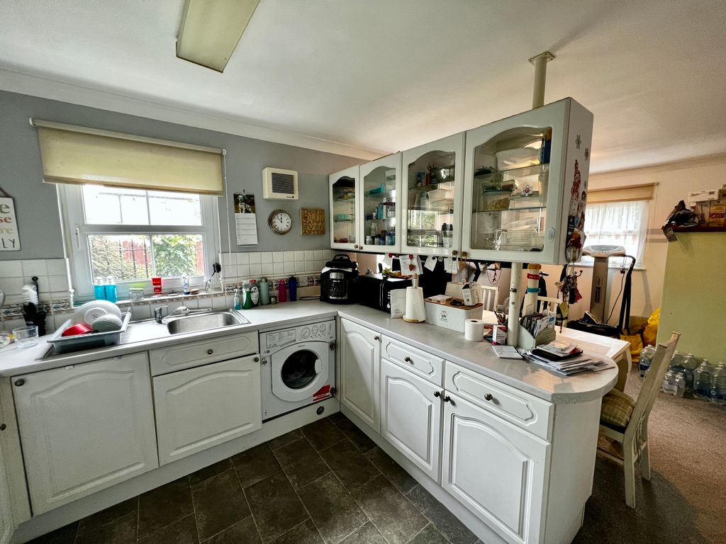Property photo 3 of 12 Kitchen Alt.Jpg