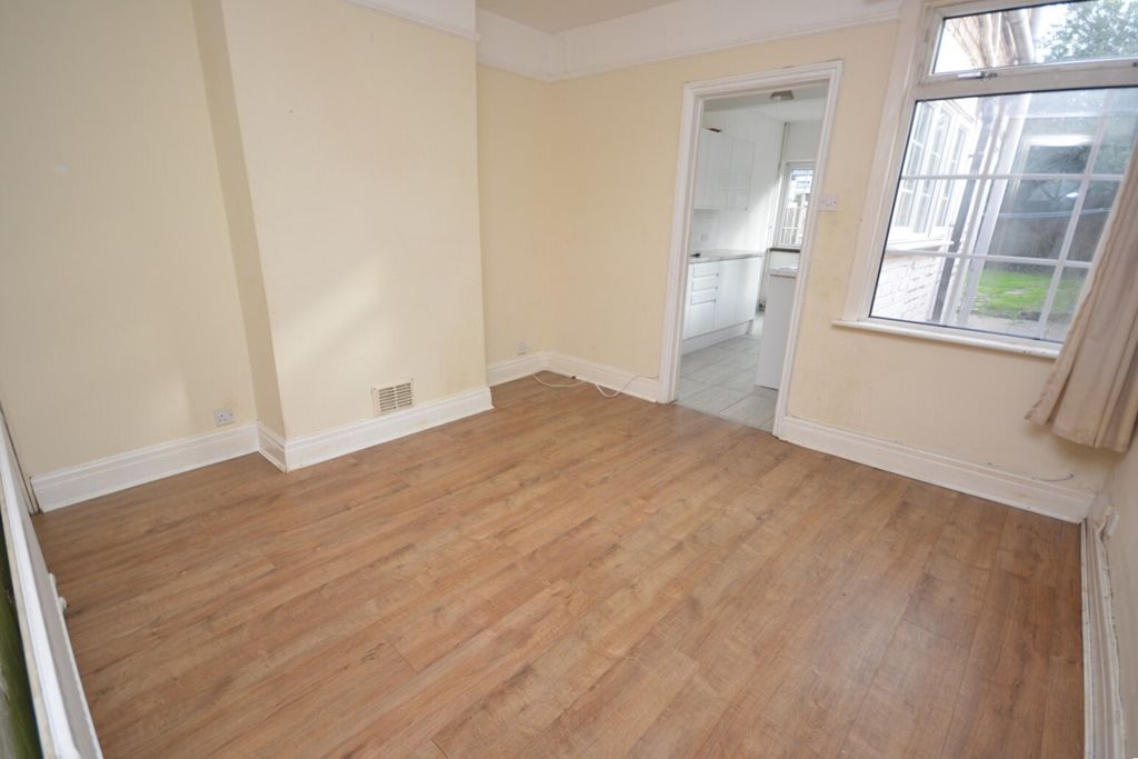 Property photo 3 of 9 Lounge