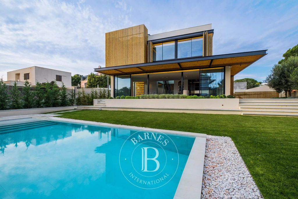 Property photo 2 of 31