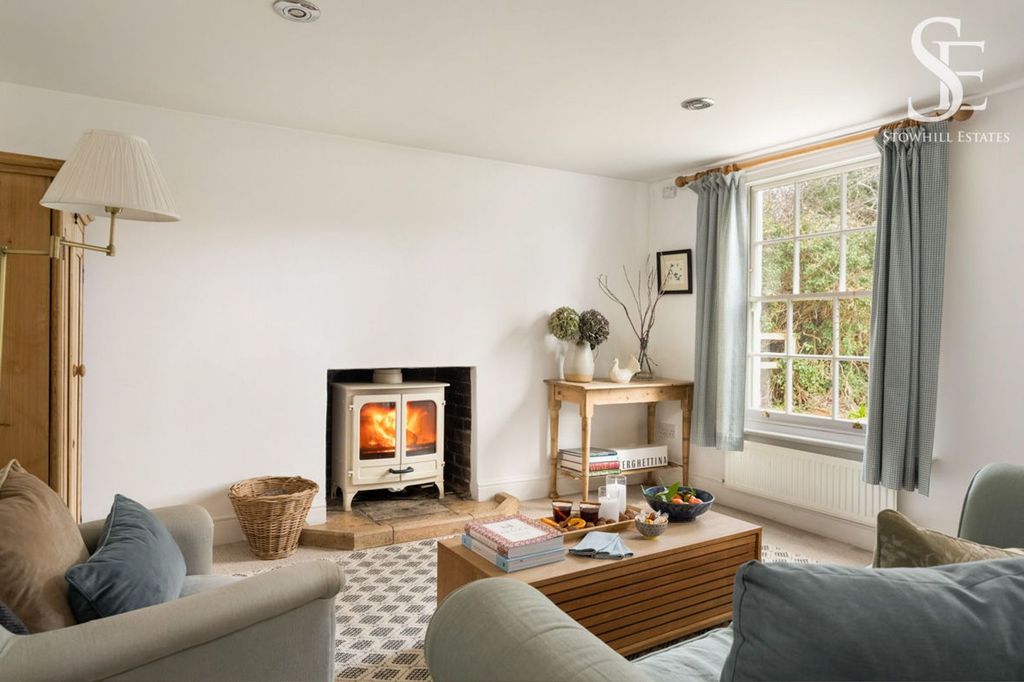 Property photo 2 of 19 Family Area