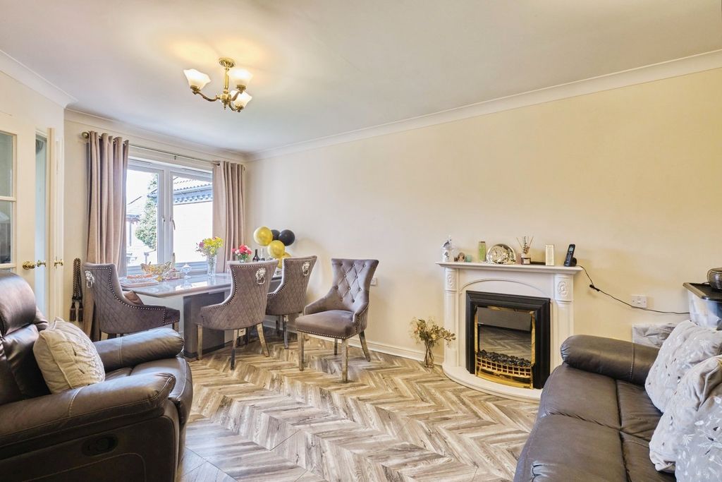 Property photo 2 of 18