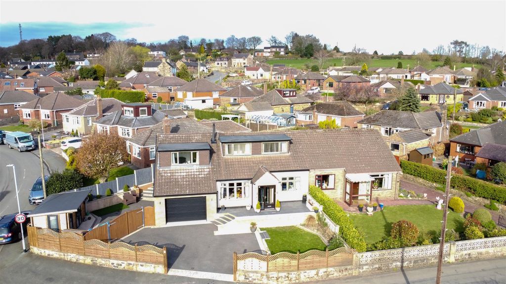 Property photo 1 of 32