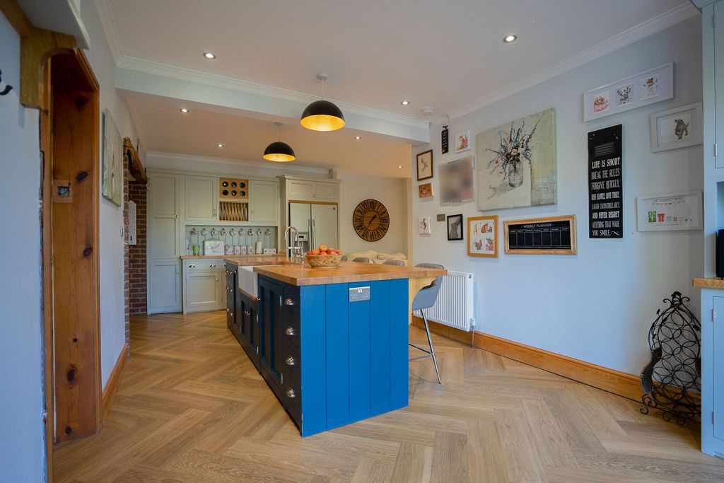 Property photo 3 of 53 Living Kitchen