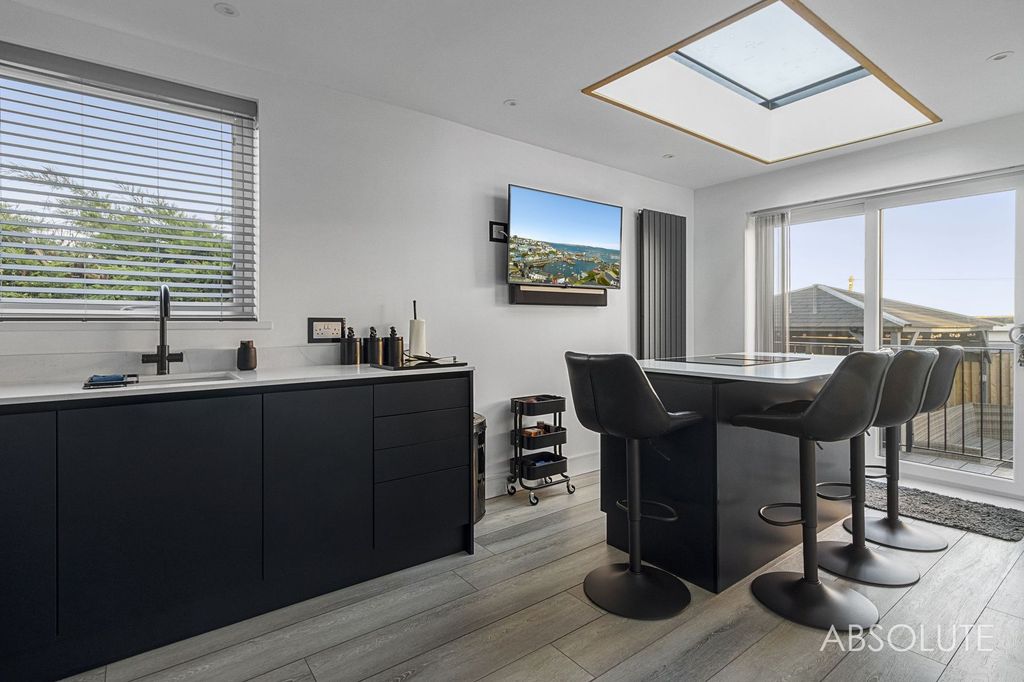 Property photo 2 of 30