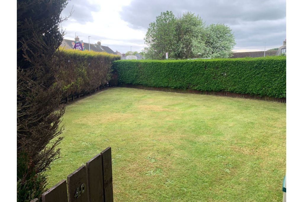 Property photo 2 of 17 Front Garden