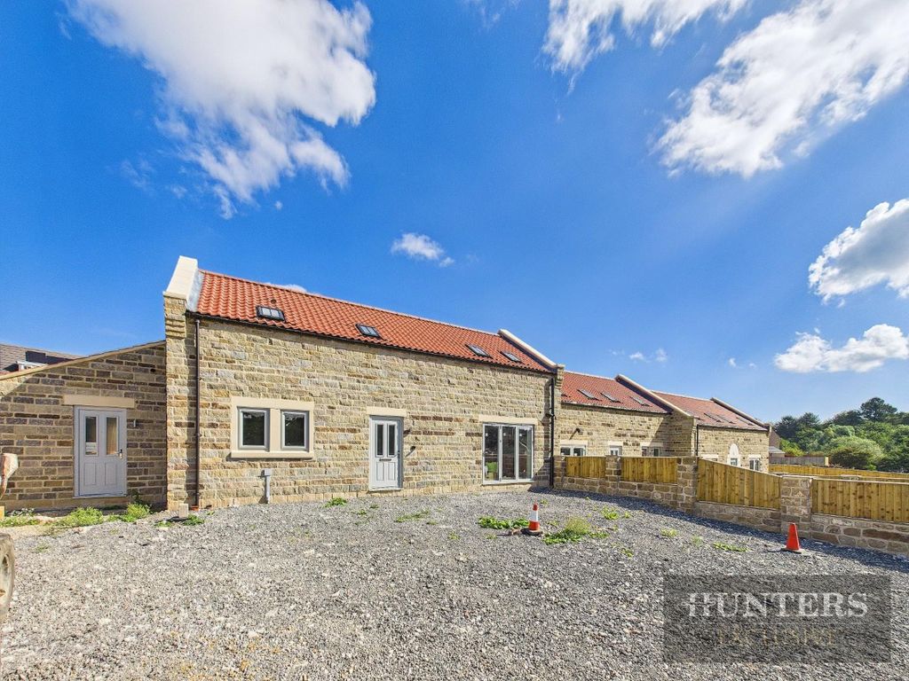 Property photo 1 of 14 Cam05316G0-Pr0200-Still015.Jpg