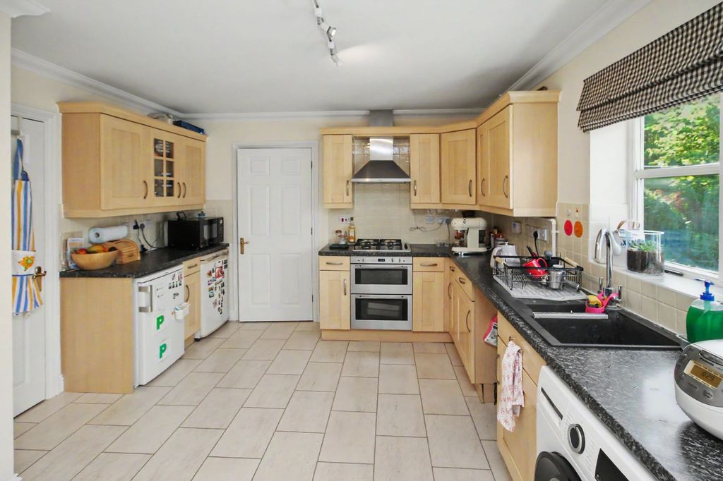 Property photo 2 of 11