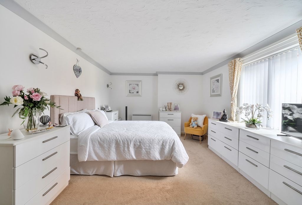 Property photo 3 of 20 1497505-8-6A63888...
