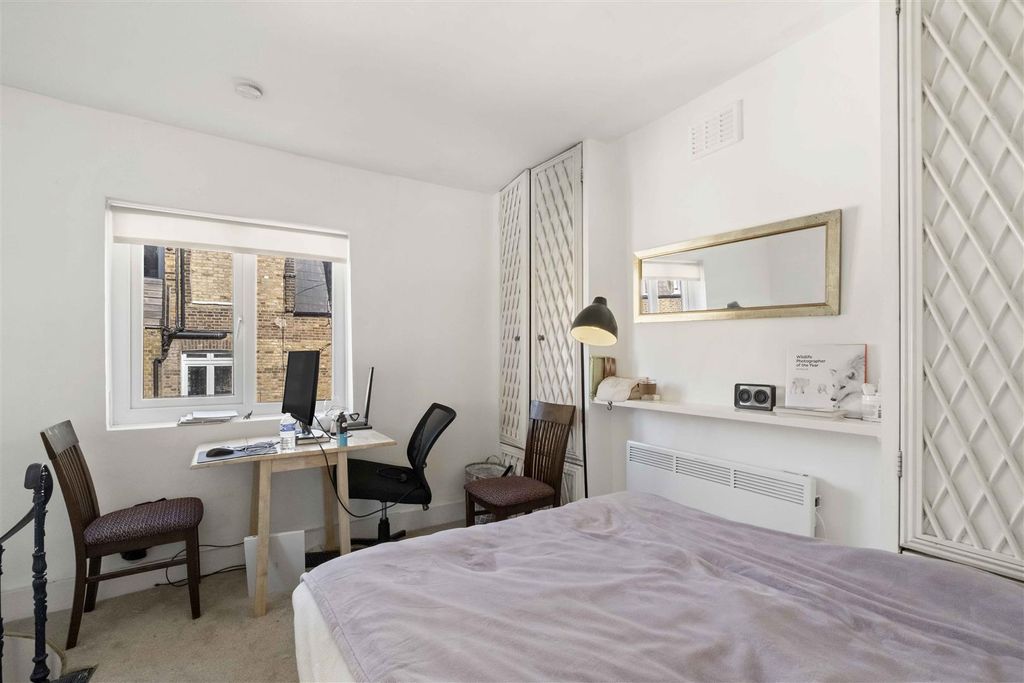 Property photo 3 of 6 Bedroom