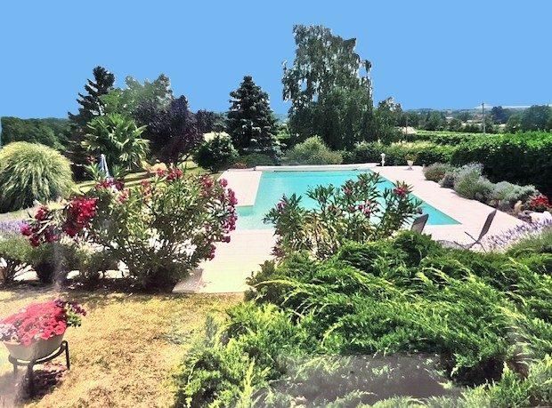 Property photo 2 of 27